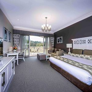 King Suite Bath